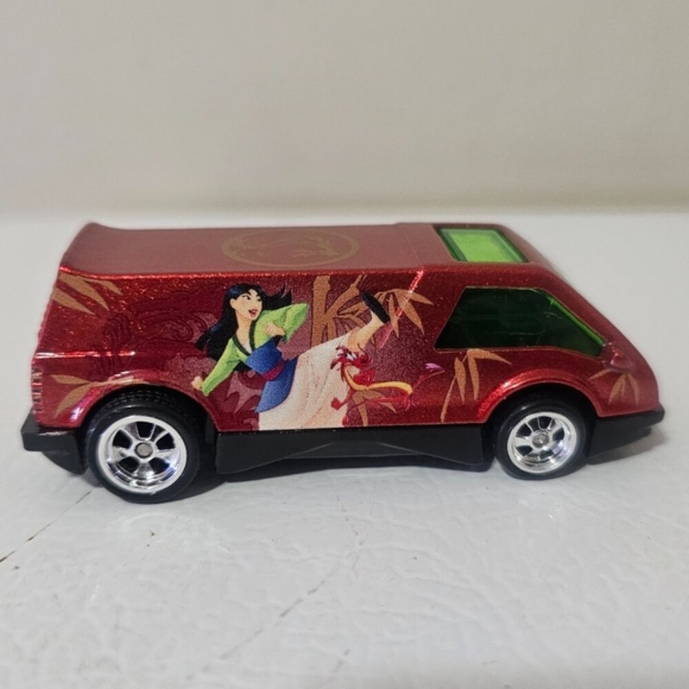 Hot Wheels Disney Mulan '69 Volkswagen Squareback Dream Van - Picture 3 of 6